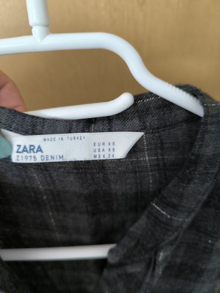 Koszulowa sukienka z długim rękawem Zara
