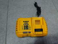 Зарядка DeWalt DCB118.