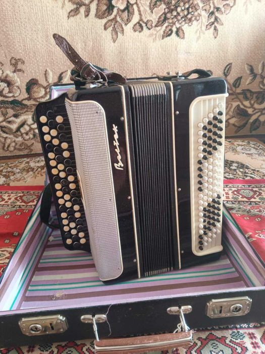 Продам баян Восток