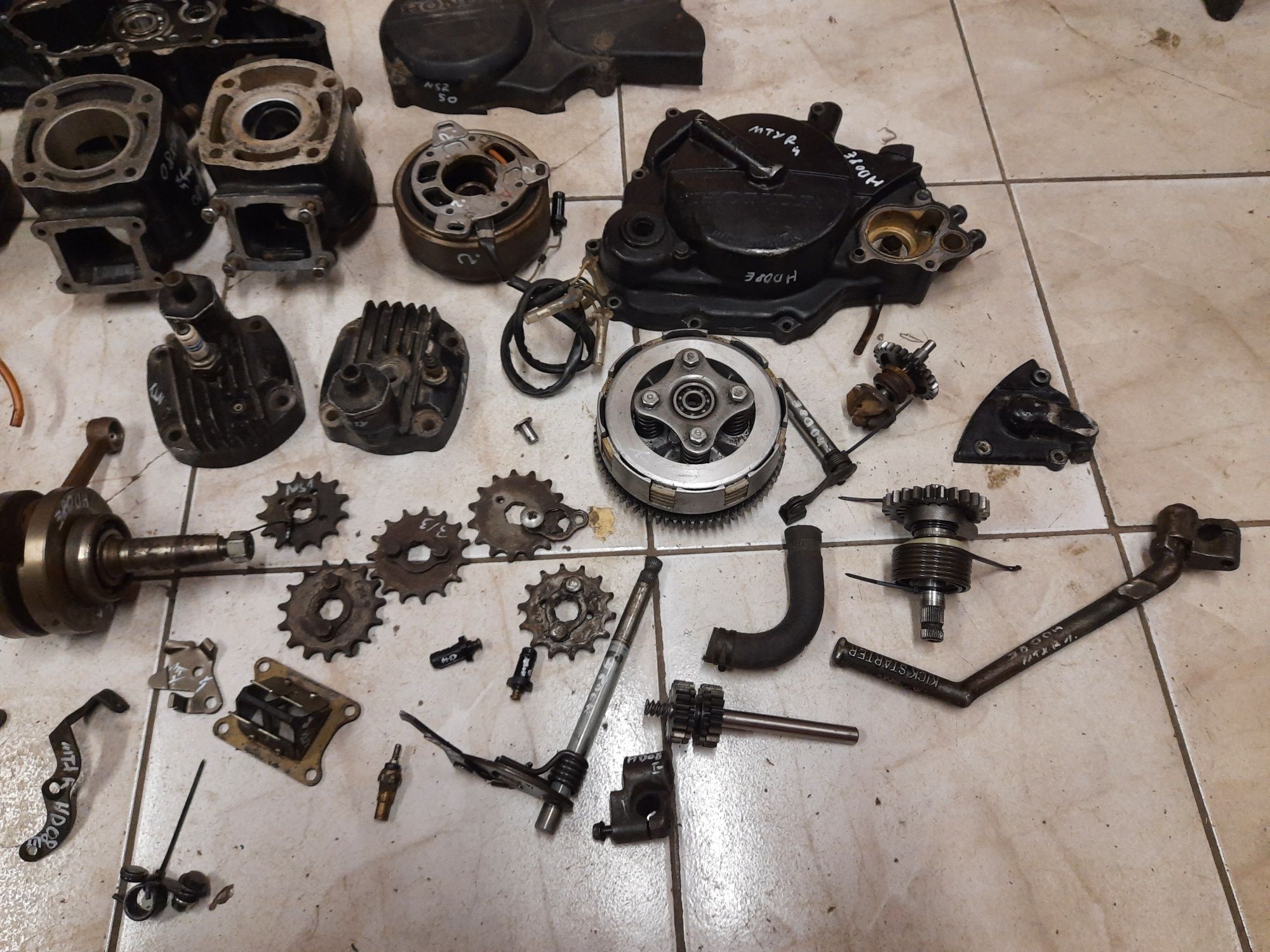 Honda MTX 80 silnik HD08E części wał głowica kartery skrzynia kapa