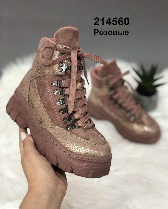 Зимові жіночі черевики. .