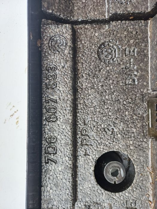 Oryginalny zderzak VW T4 lift plus wzmocnienie nr 7D0 super stan