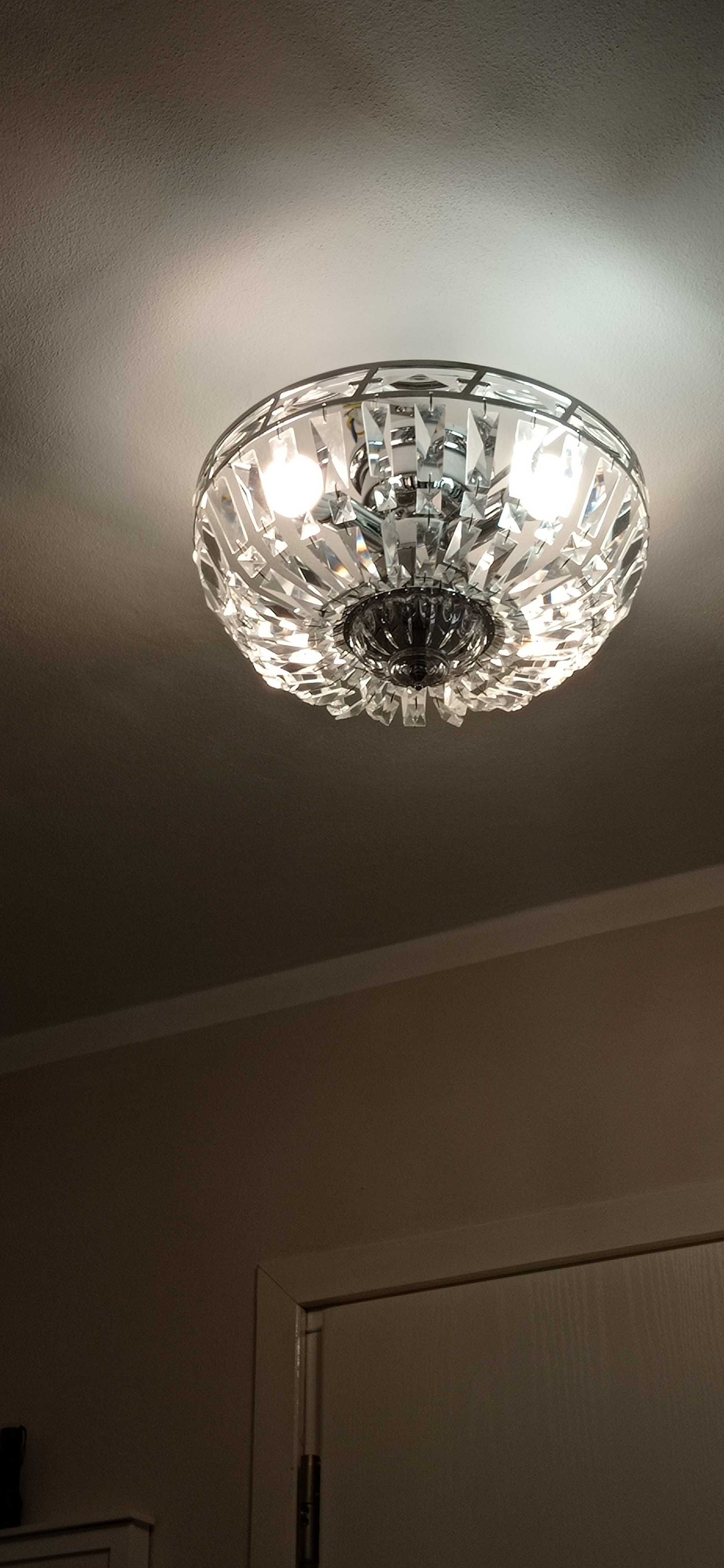 Lampy sufitowe do sypialni lub pokoju
