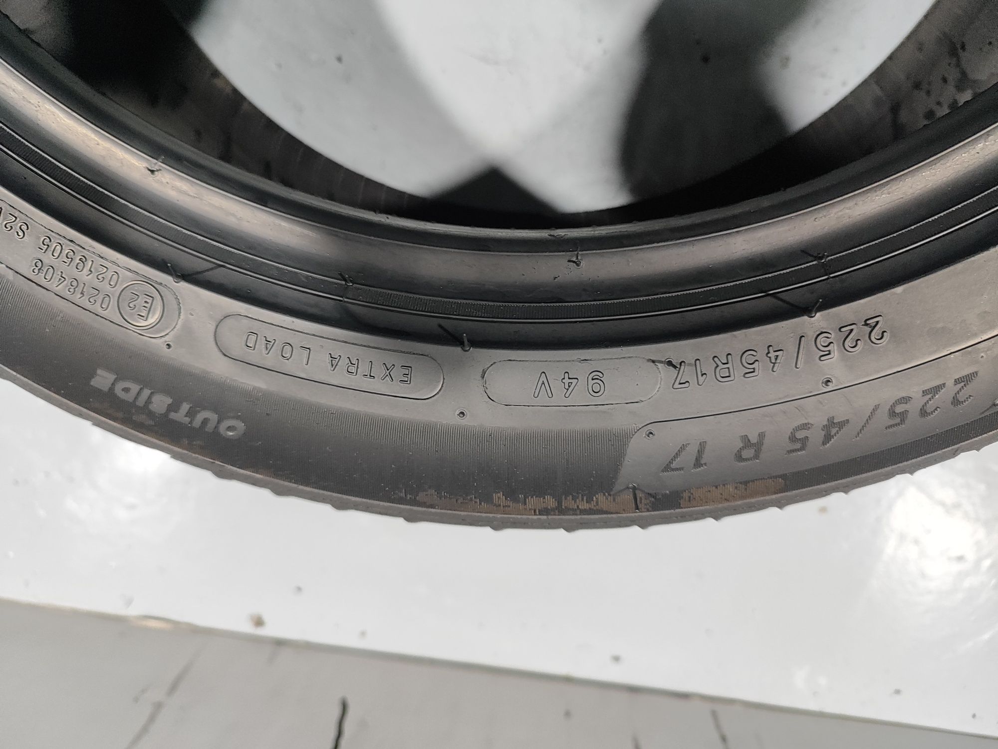 2 pneus semi novos 225-45R17 Michelin - Oferta dos Portes