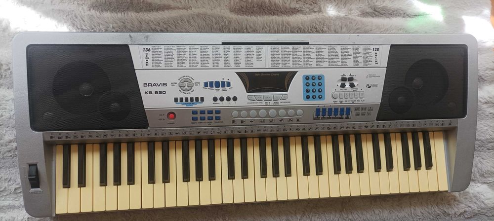Продам синтезатор Bravis KB-920
