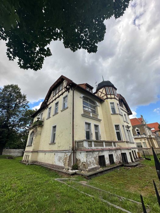 Najlepsza lokalizacja w Ząbkowicach! Działka z budynkiem w centrum.