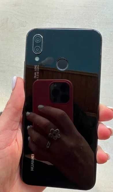 смартфон Huawei p20 Lite 4 GB.