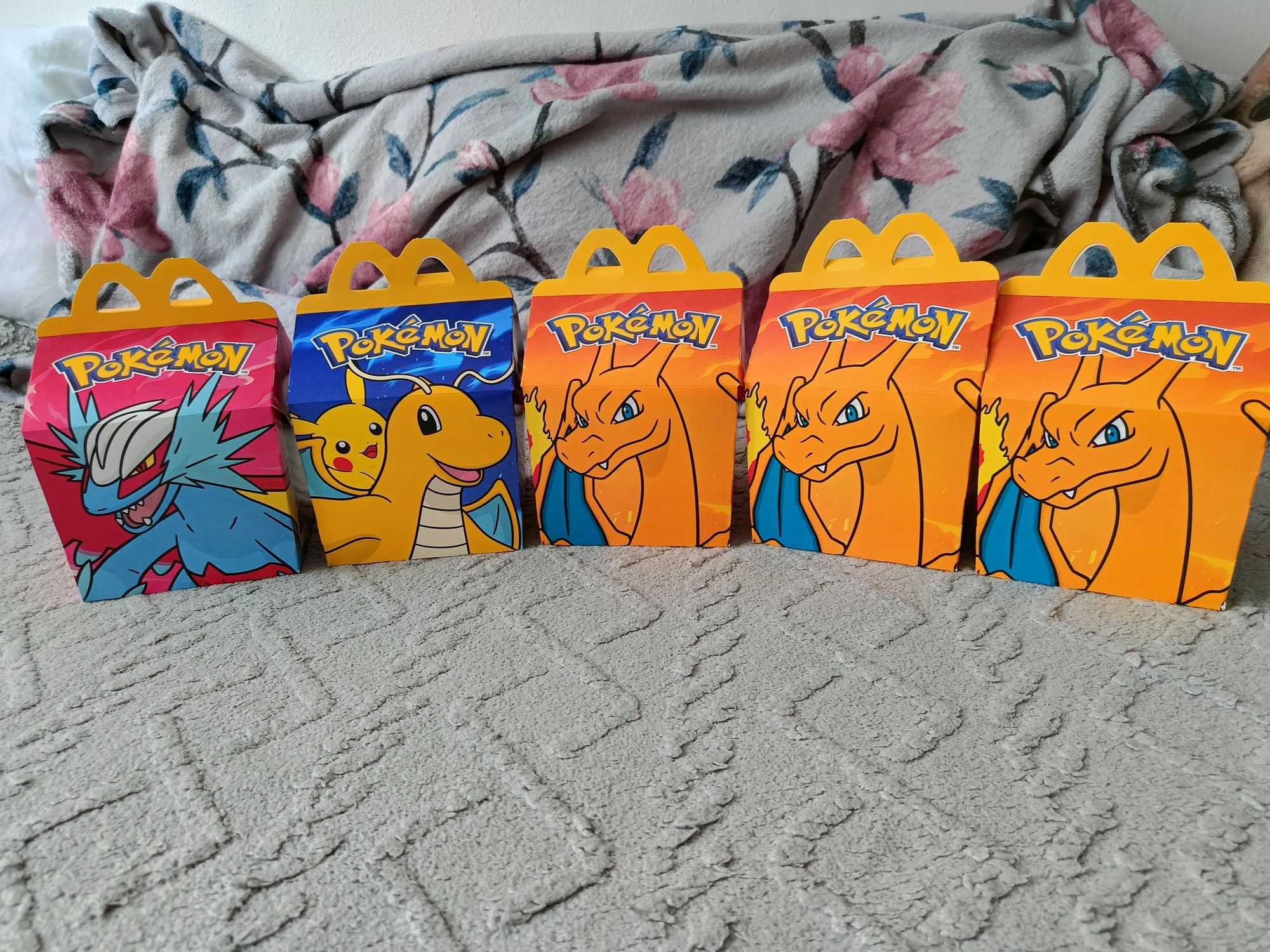 Pudełka Happy Meal z kolekcji Pokemon McDonald's 2025