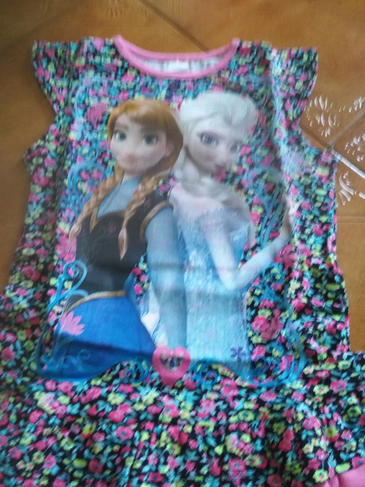 Vestidos da Frozen novos, tm 2-14 anos