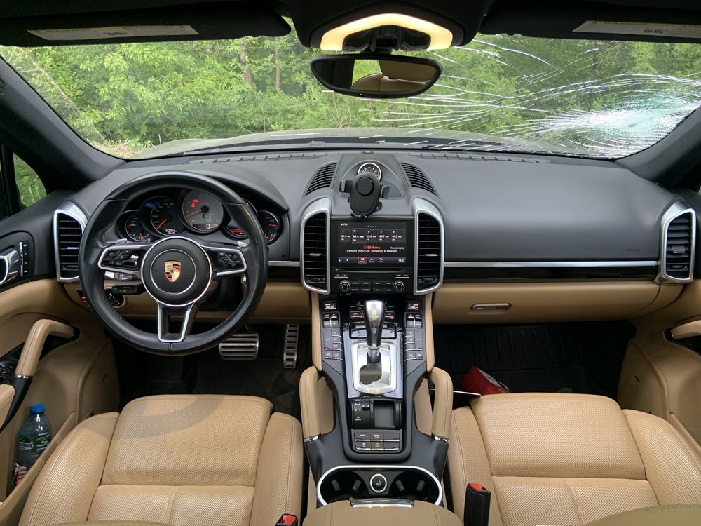 Porsche Cayenne S uszkodzony