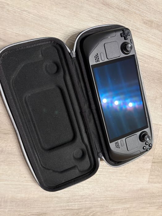 Steam Deck OLED 512 GB - na gwarancji bateria 100% + stacja dokująca