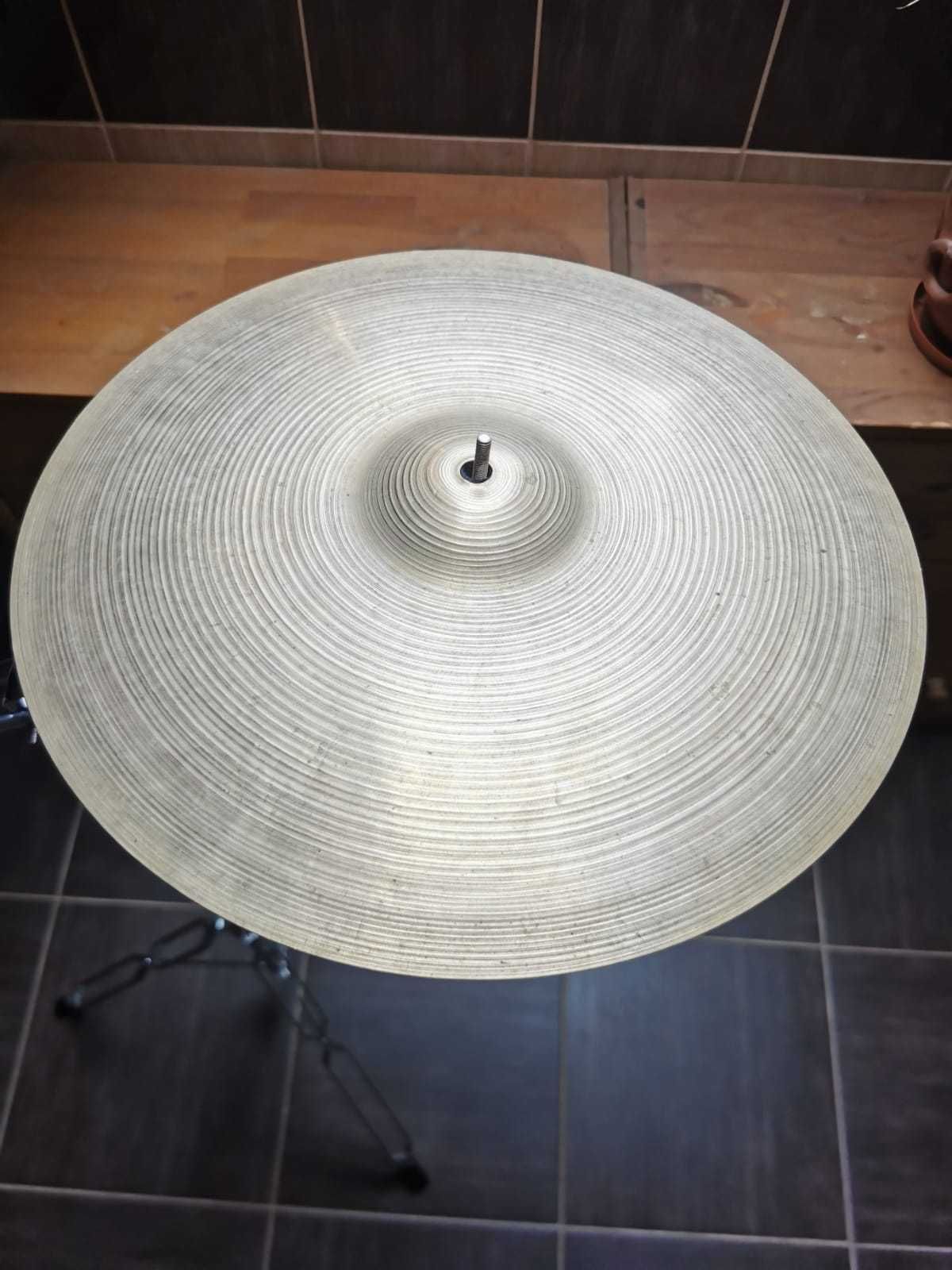 Set Zildjian Avedis Vintage 15,18,20 plus hihat Ufip Ritmo Vintage 14