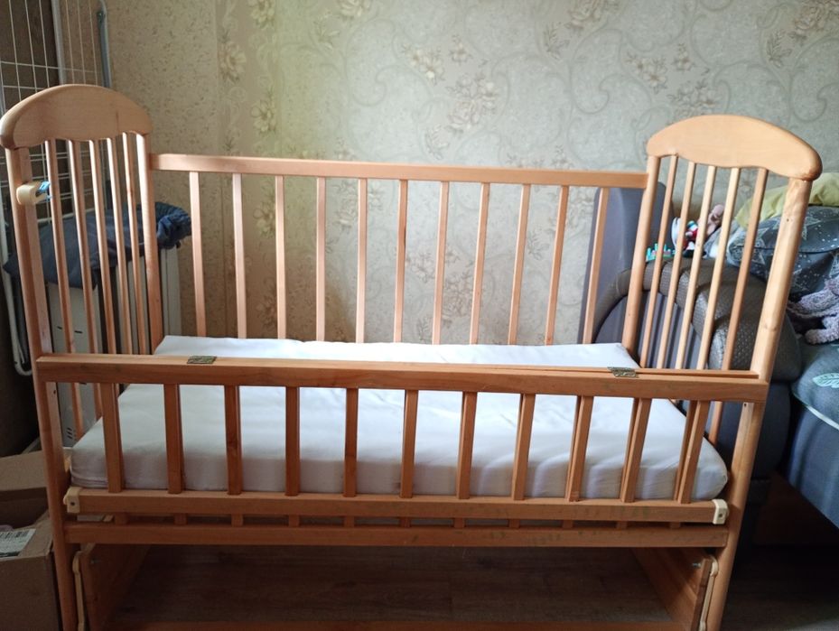 Ліжко з матрацом