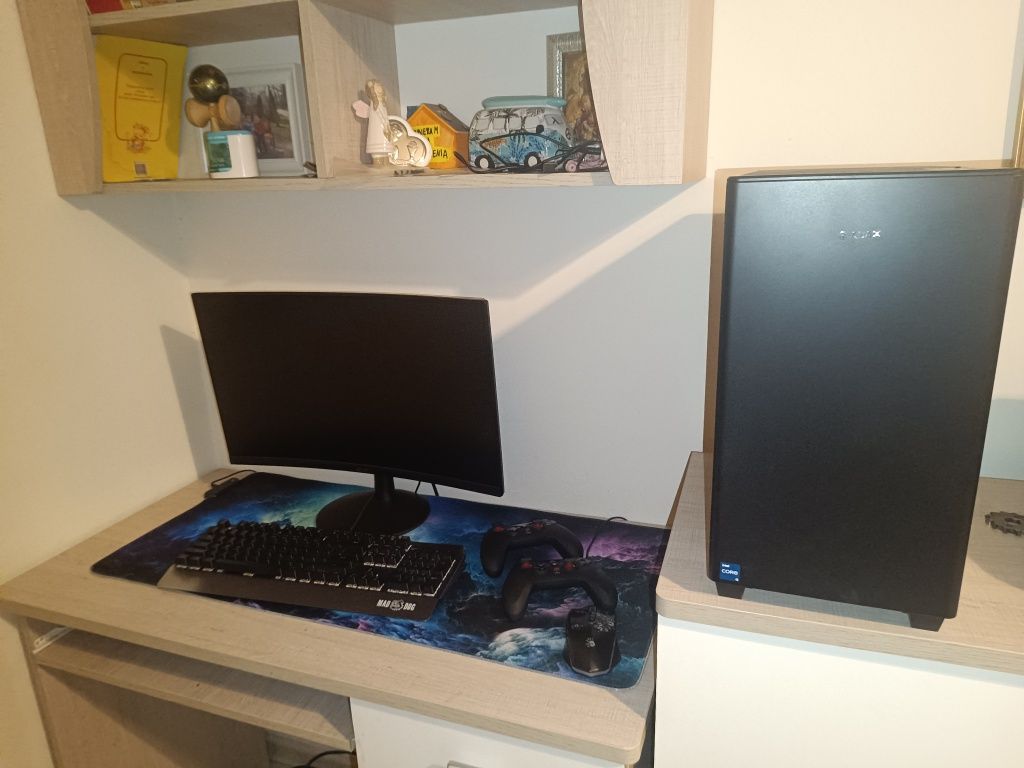 Komputer stacjonarny+ 2 pady i monitor