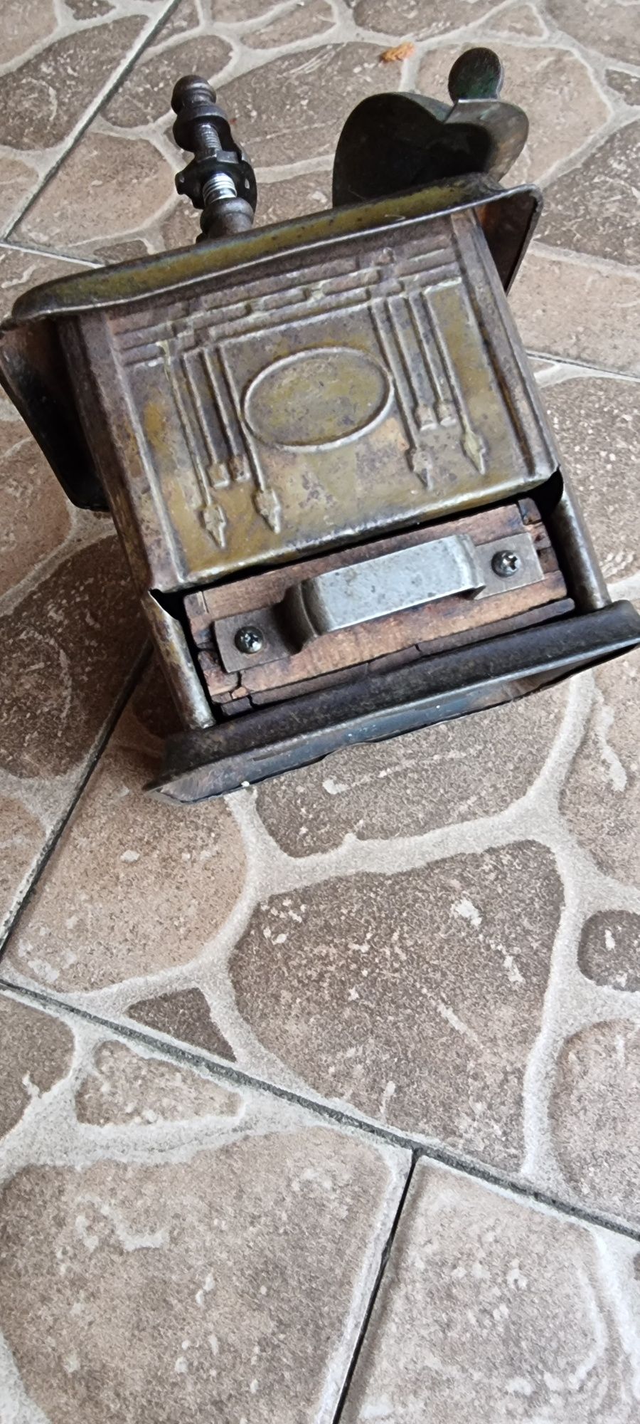 Młynek do kawy ręczny