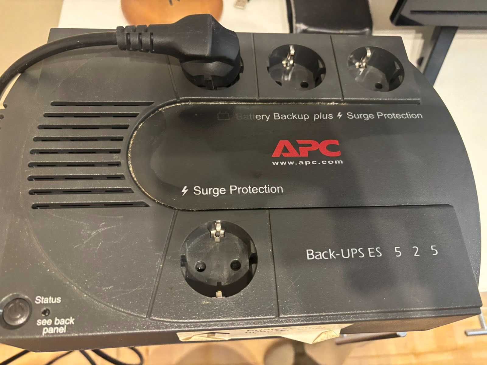 ДБЖ Безперебійник UPS 525 VA/ВА APC Back-UPS ES 525 BE525-RS
