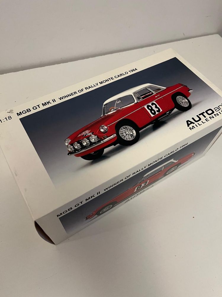 AUTOart MGB GT MK II - model kolekcjonerski 1:18