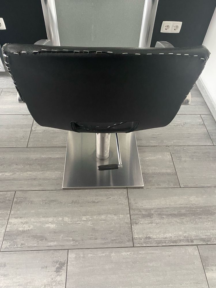 2 Cadeiras hidraulicas de cabeleireiro em Inox 30€