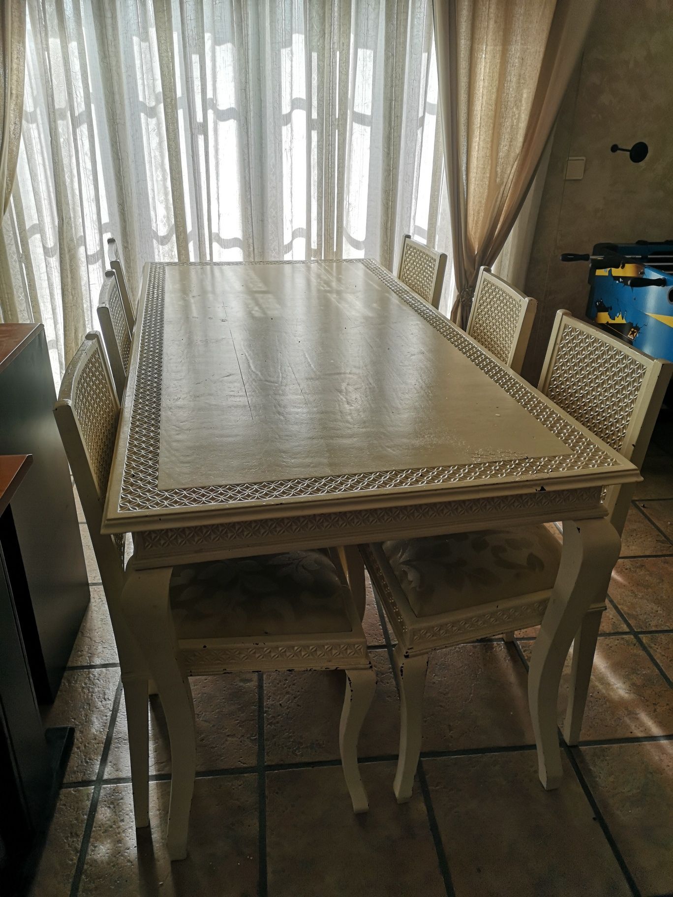 Vendo mesa de jantar antiga com 6 cadeiras