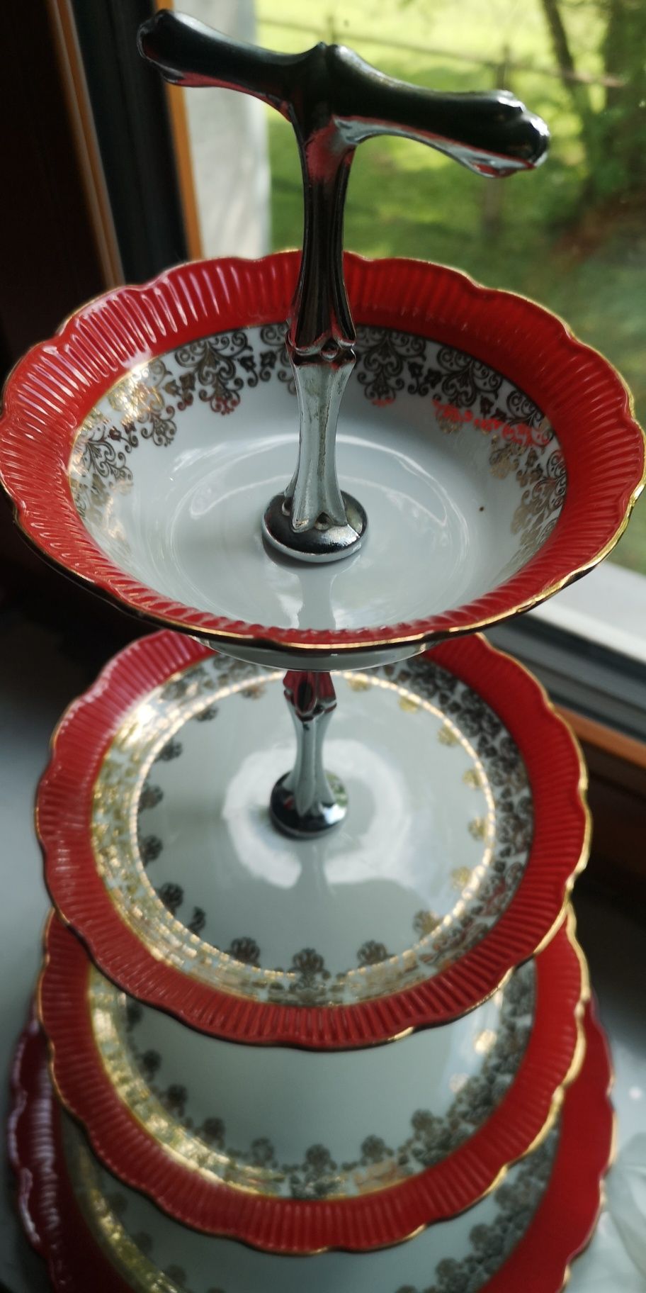 Patera, etażerka czteropoziomowa z porcelany Chodzież czerwono złota