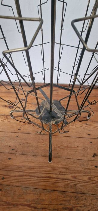 Stojak obrotowy na kartki