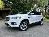 Ford Kuga Escape model 2017.Niski przebieg, stan idealny, bogate wyposażenie.