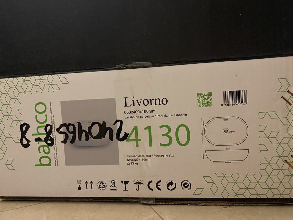 Lavatório oval de porcelana da Bathco - novo