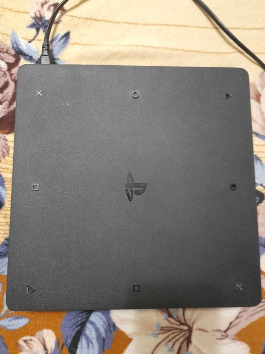 Продам PS4 slim 500 MB