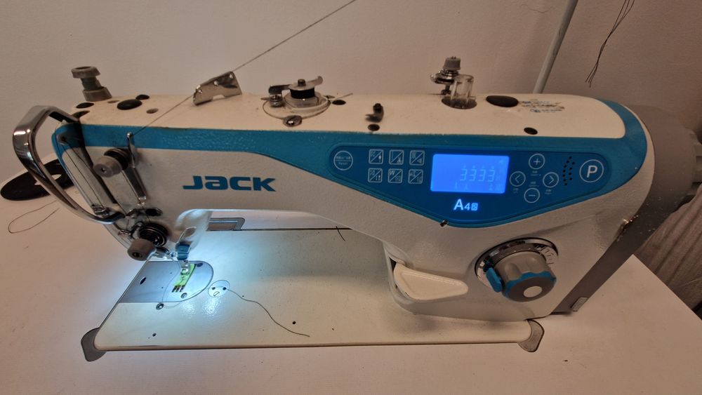 Maszyna JACK A4S, jak nowa, mało używana, w pełni sprawna.
