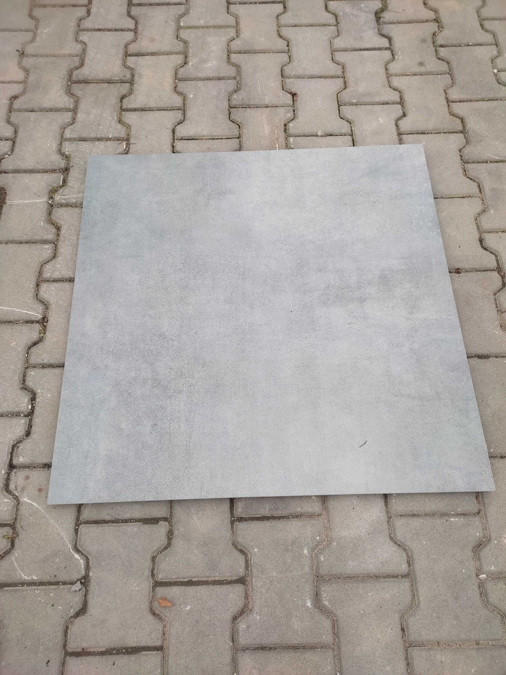 Płytki uniwersalne gresowe  79,7x79,7x0,8 cm Concrete Graphite gat.III
