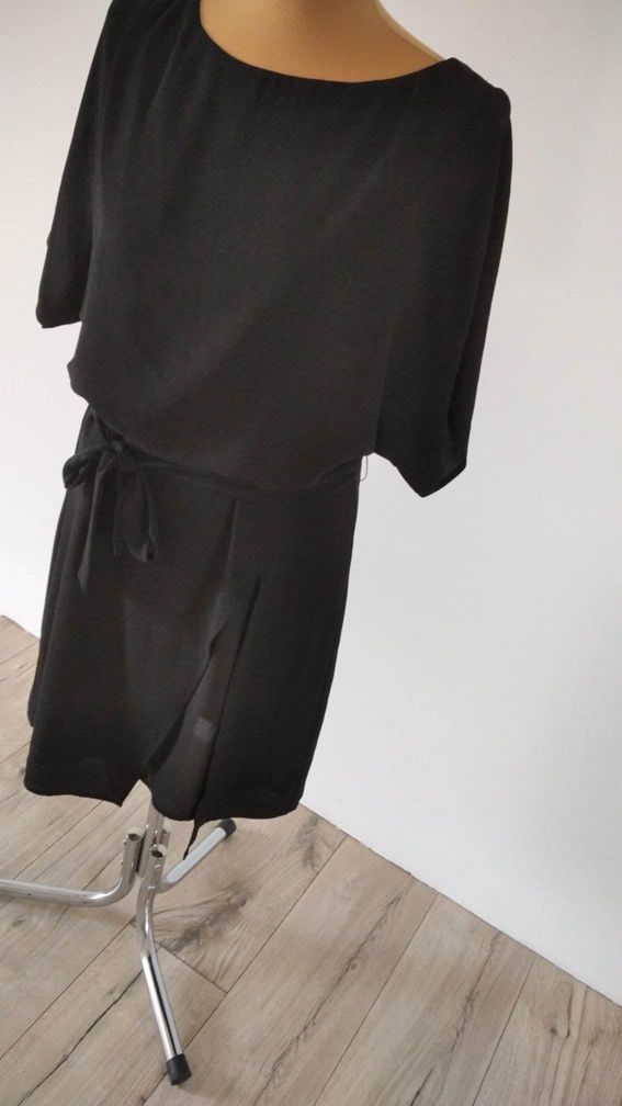 Czarna elegancka sukienka top secret s 36 z krótkim rękawem