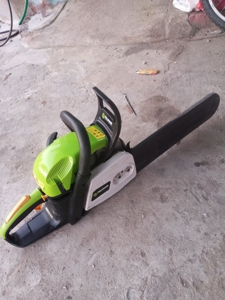 Motosserra praticamente nova