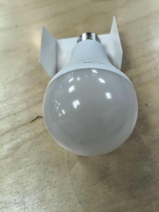 Лампочка з акамулятором