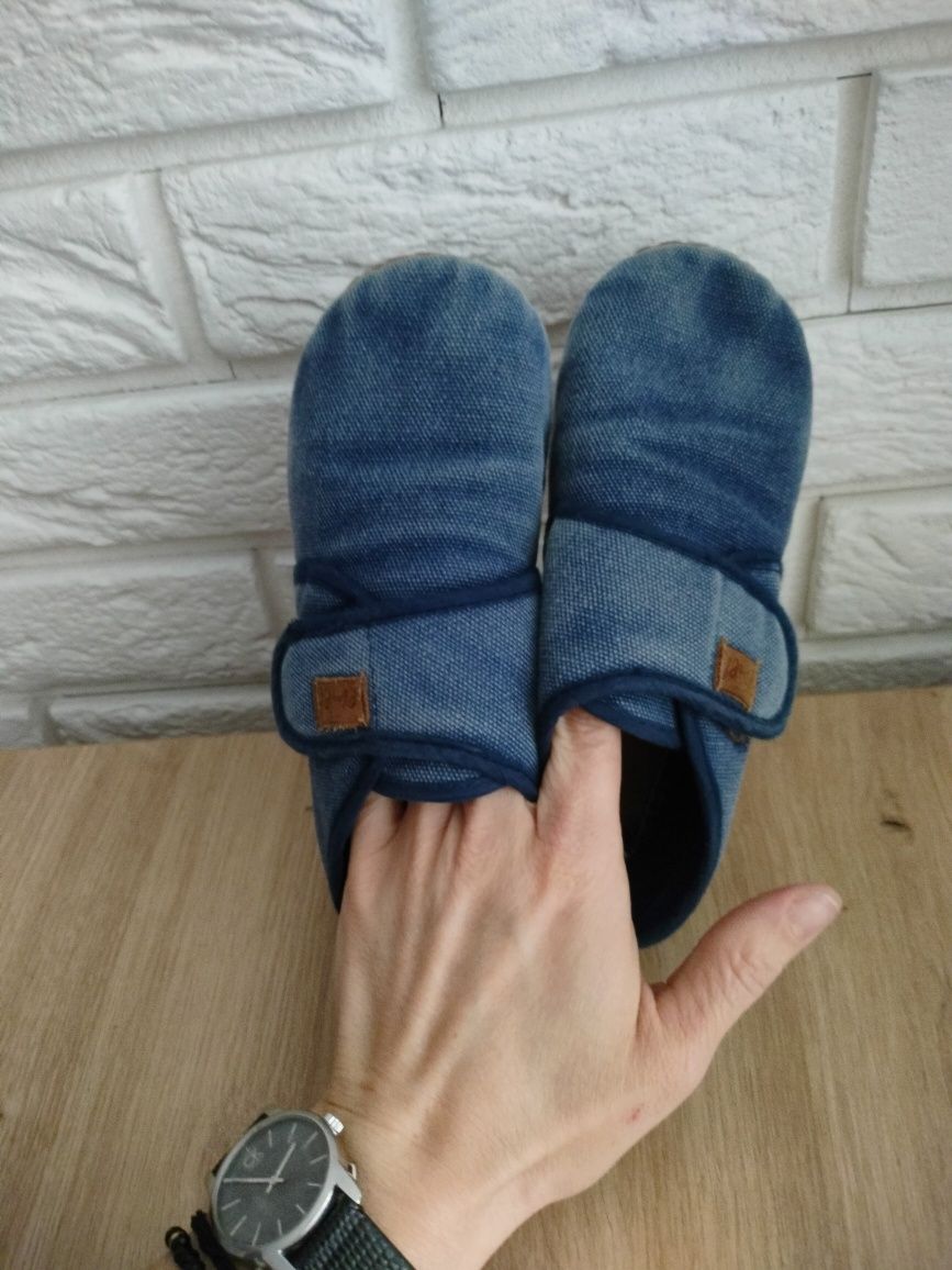 Kapcie emel r. 28