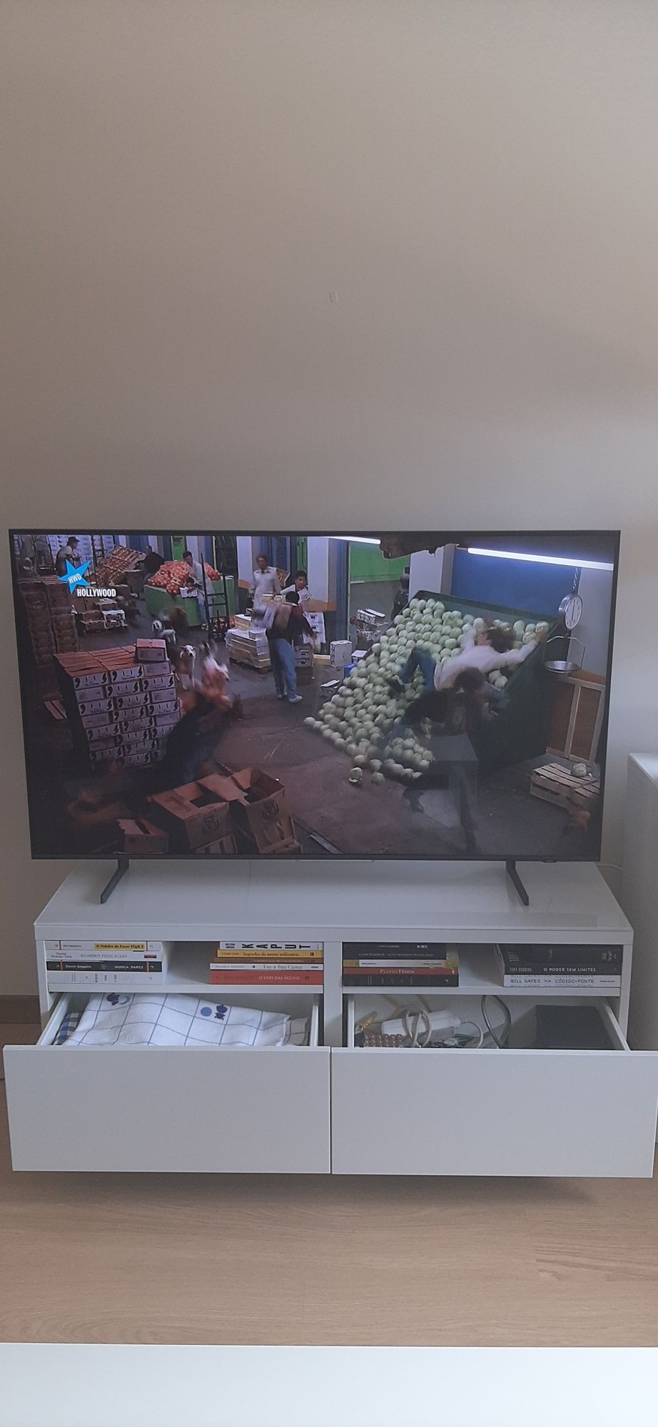 Vendo móvel tv com gavetas