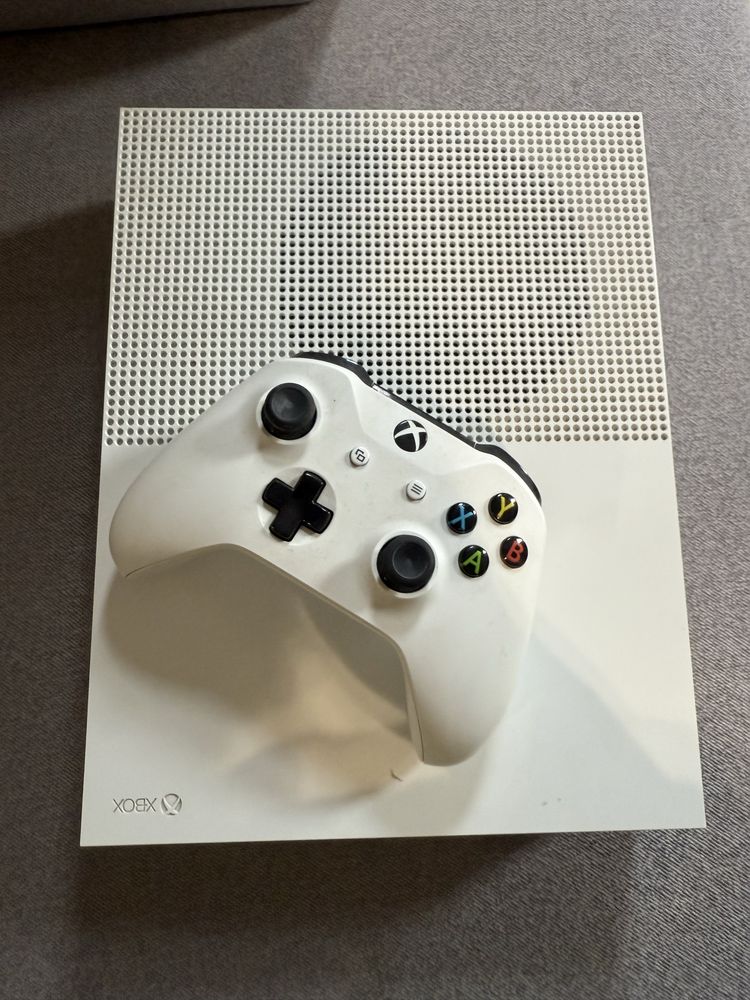 X box one S z PADEM + 2 GRY