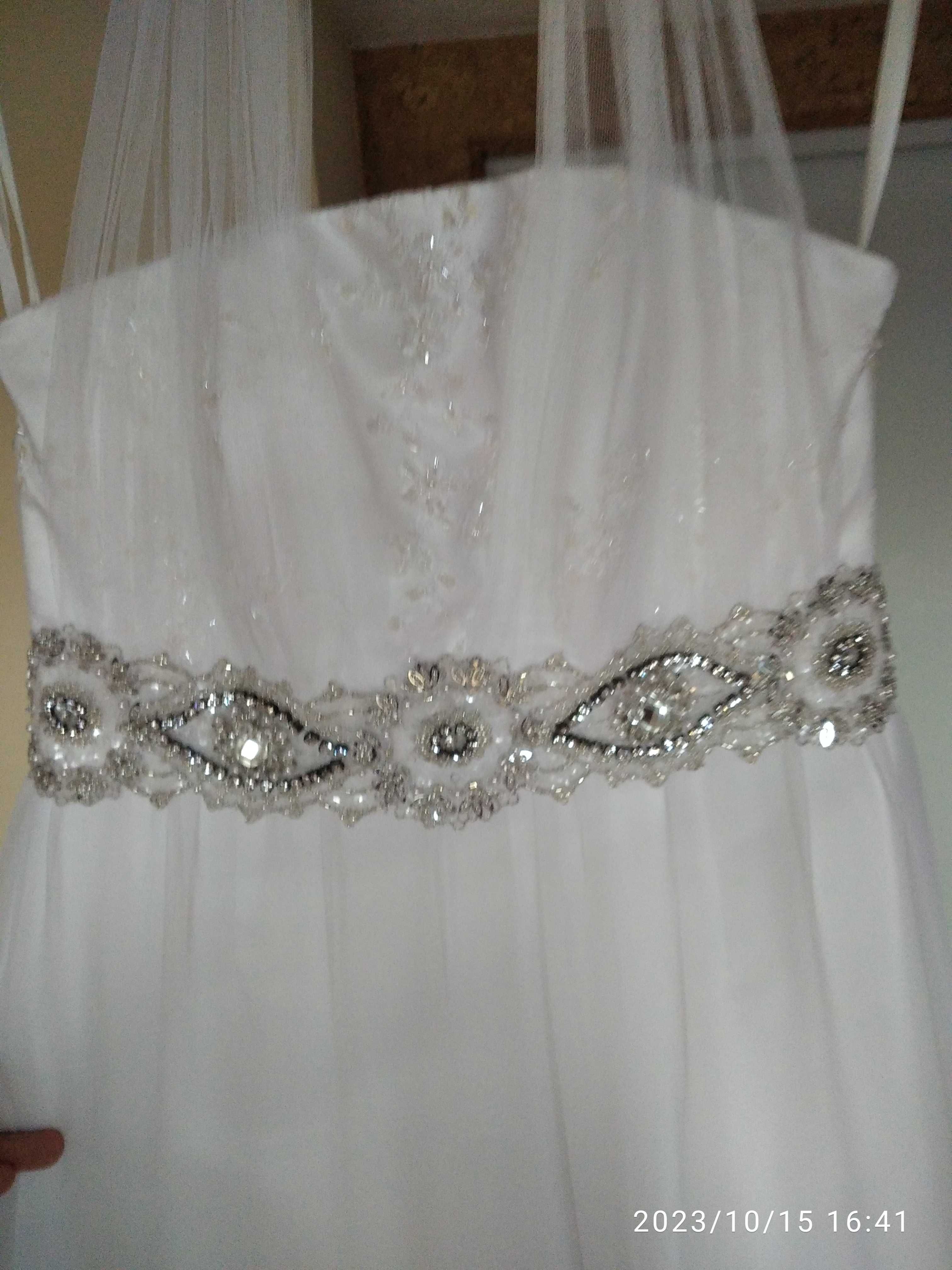 Suknia ślubna z kryształami Swarovskiego