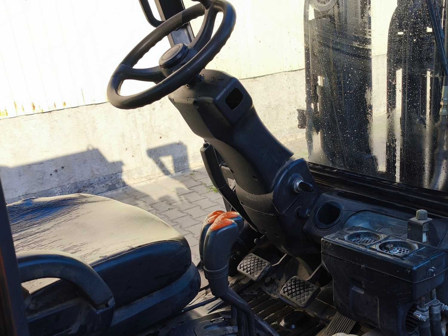 Навантажувач вилковий Doosan D30S-5, Дизельний