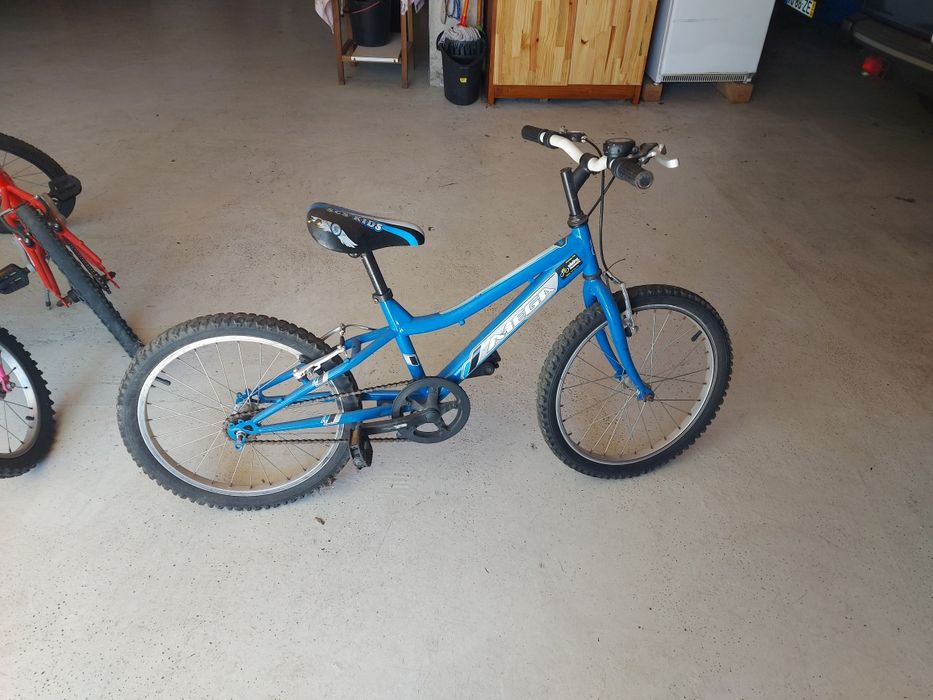 Varias  bicicletas de criança