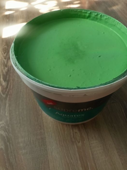 Farba Ciemno zielona kabe