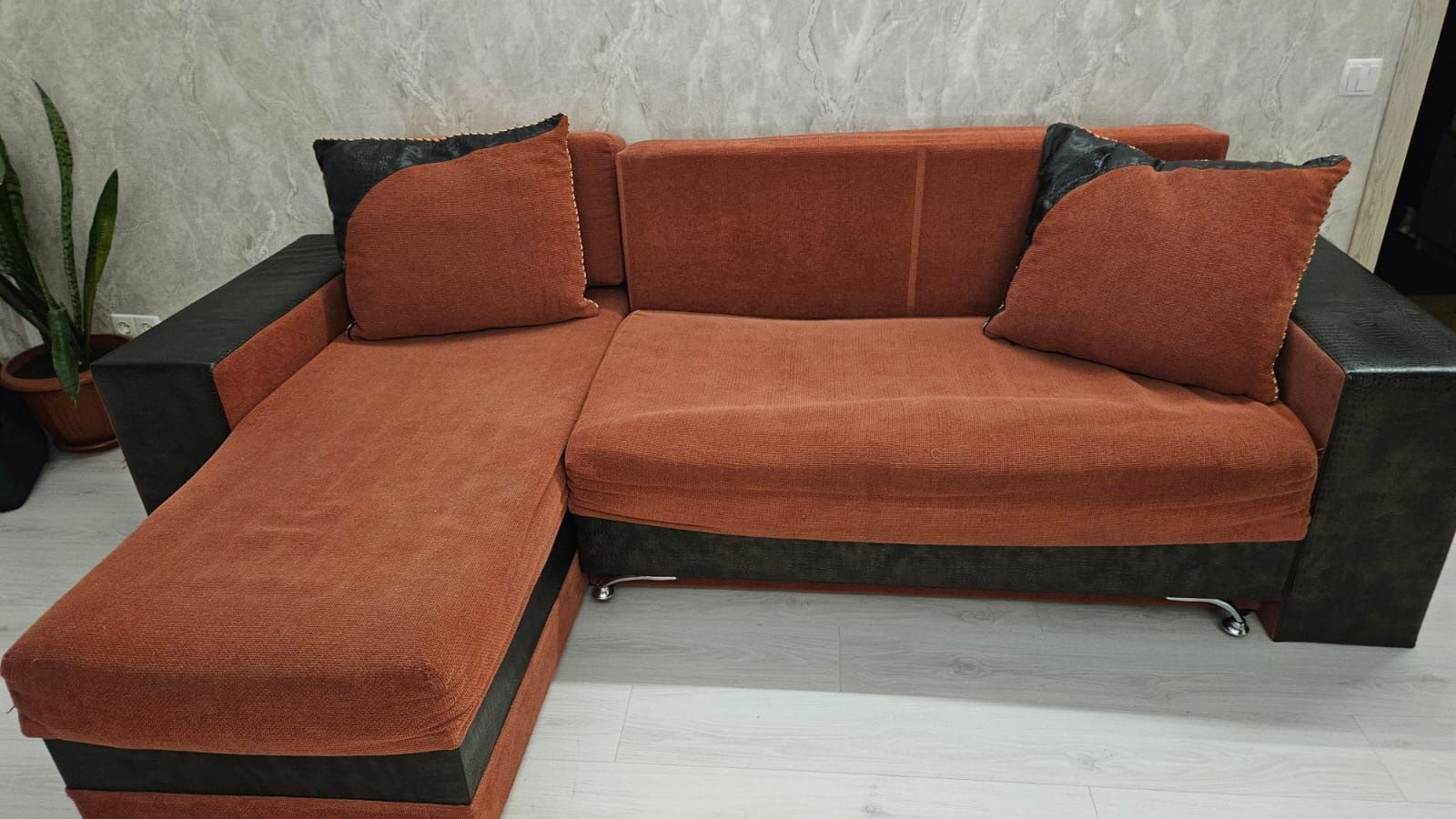 Продам диван кутовий
