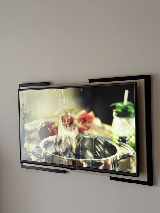 Tv LED LG 43 Polegadas com moldura feita a medida