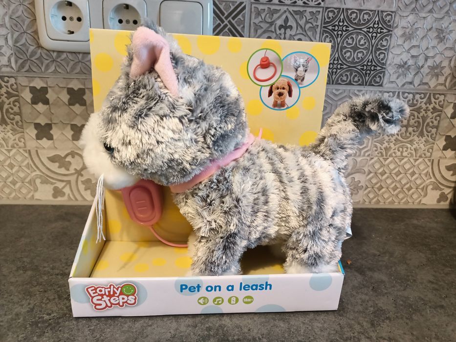 Interaktywny chodzący kotek na smyczy