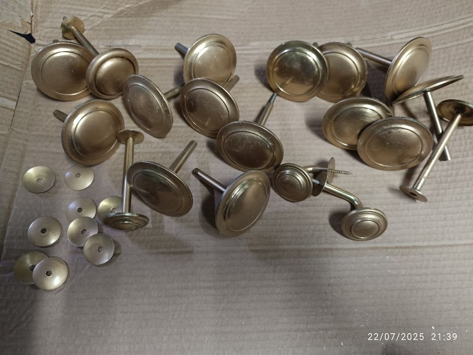 Suportes e fixadores de cortinados