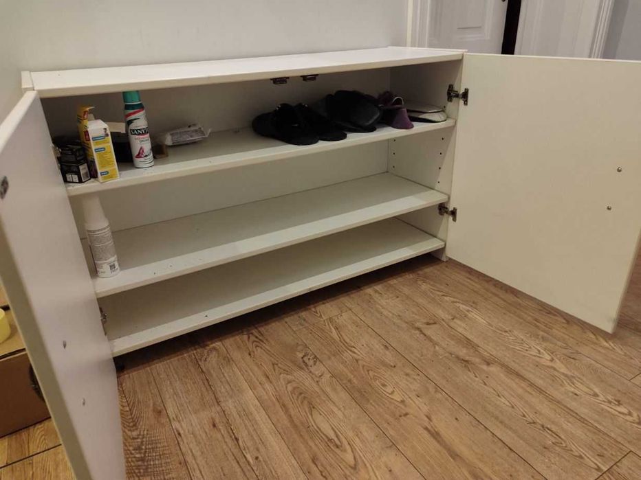 Szafka na buty - solidna z drewna z pięknymi uchwytami