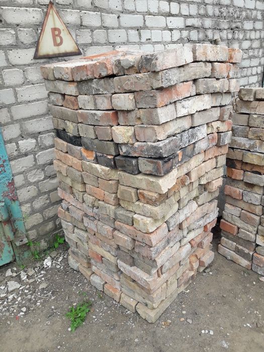 Продам красный кирпич.