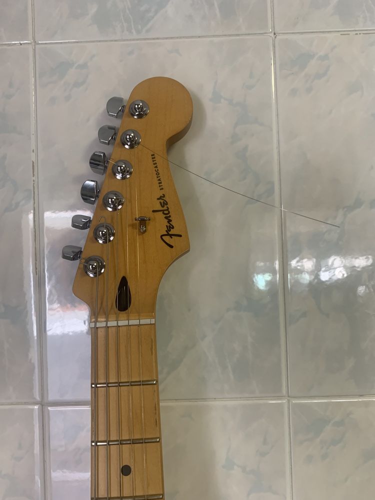 Fender stratocaster plus