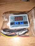 regulator temperatury XH-W3001. 
Zasilanie