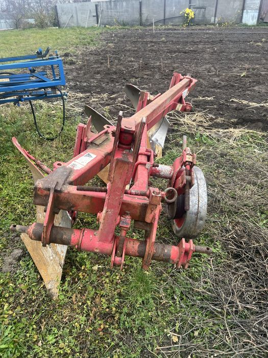 Плуг 3 х корпусний