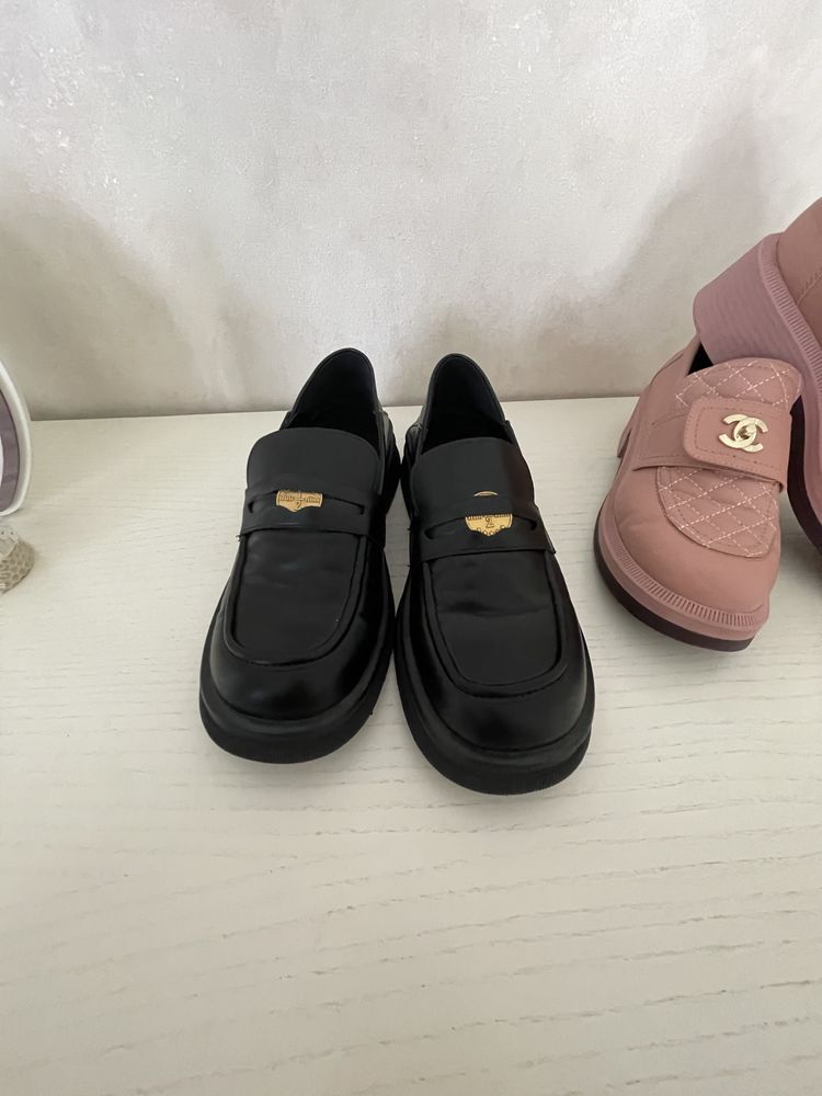 Жіночі шкіряні лофери miu miu Chanel